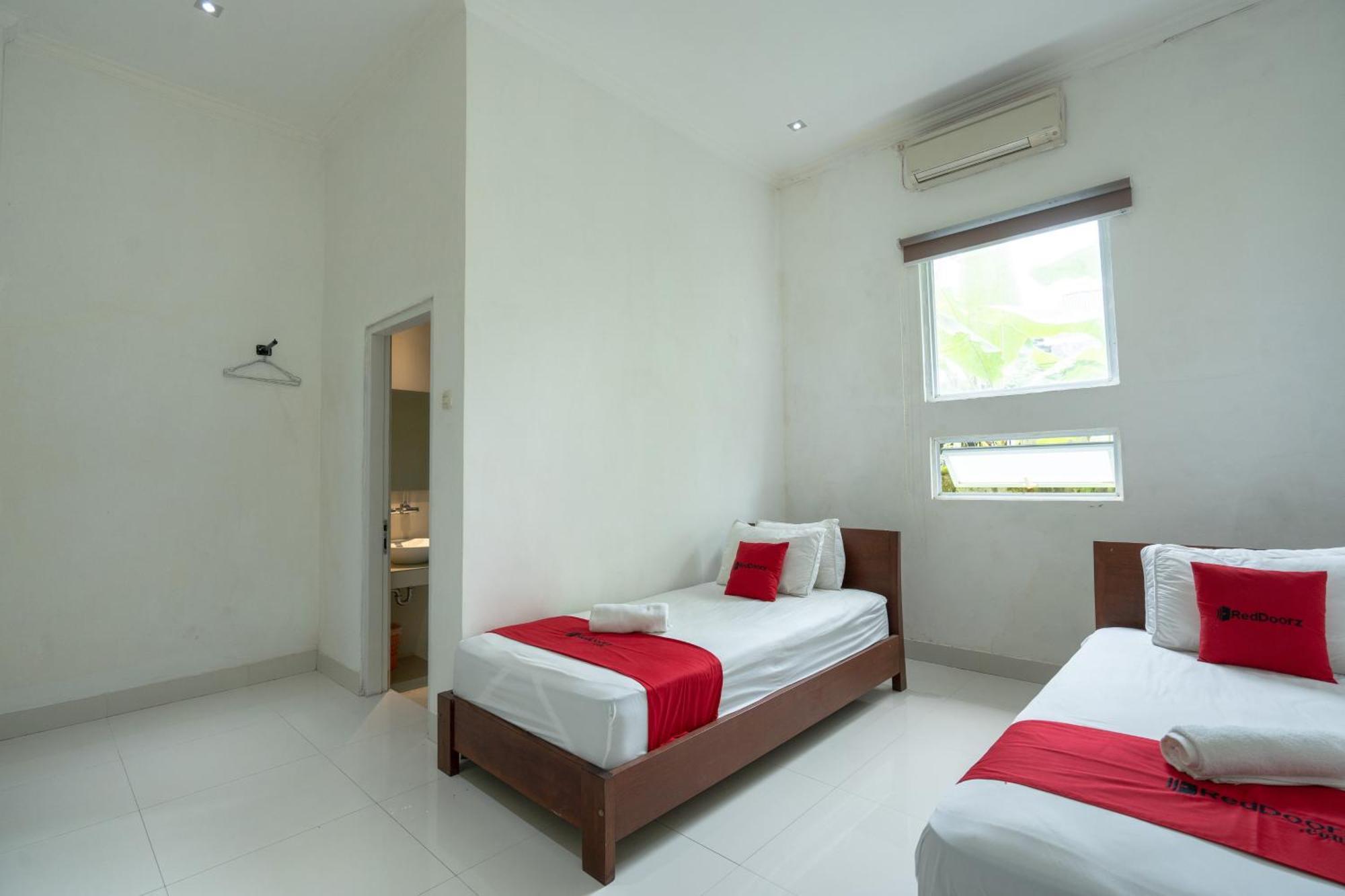 Reddoorz Near Ubud Village Sukawati  Luaran gambar